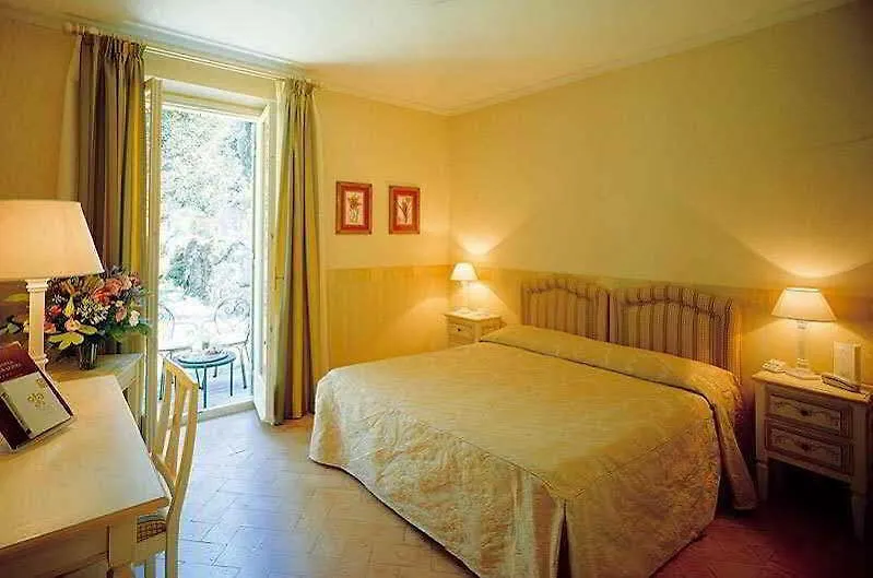 Park Hotel Villa Grazioli Grottaferrata 4*,